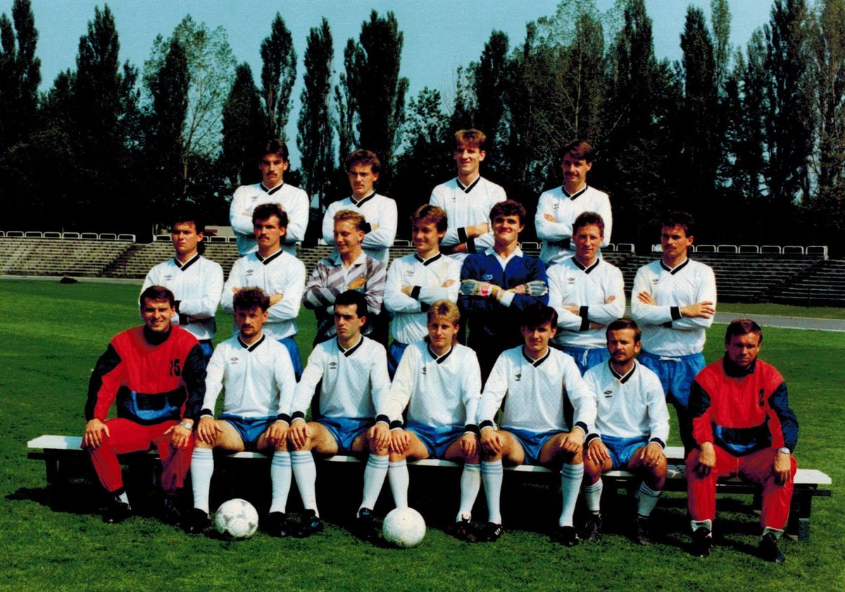 hUTNIK 1990 AWANS EKS