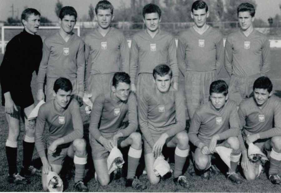 1962 CSRS na wyjzdzie juniorzy Suszek Anczok Pazdzior Sudowski Czenczek Dawidczynski Gigon Maszczyk Lubanski Maksymiuk Szulc nn kopia