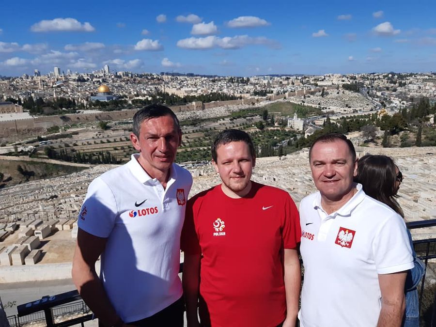Pierwszego trenera Dariusza Gęsiora (pierwszy z lewej) i drugiego trenera Krzysztofa Kołaczyka (pierwszy z prawej) czeka największe wyzwanie, czyli mecz z Niemcami w eliminacjach ME. Fot. Achiwum prywatne Krzysztof Kołaczyk  