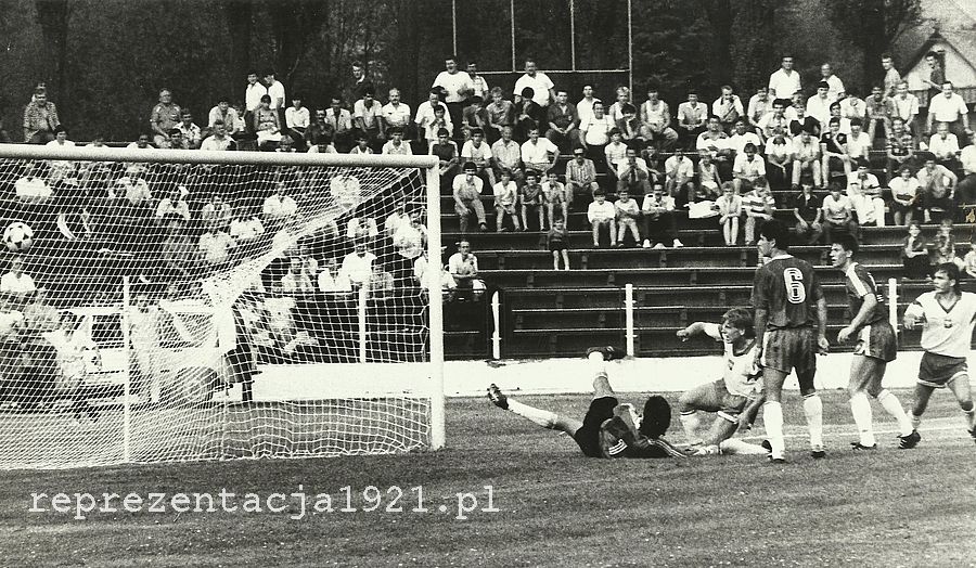 W meczu rozegranym w Jaworznie reprezentacja olimpijska Polski pokonała Bułgarię 2-0. Adam Grad z ŁKS-u zdobył dwie zwycięskie bramki. Fot. Jerzy Kleszcz