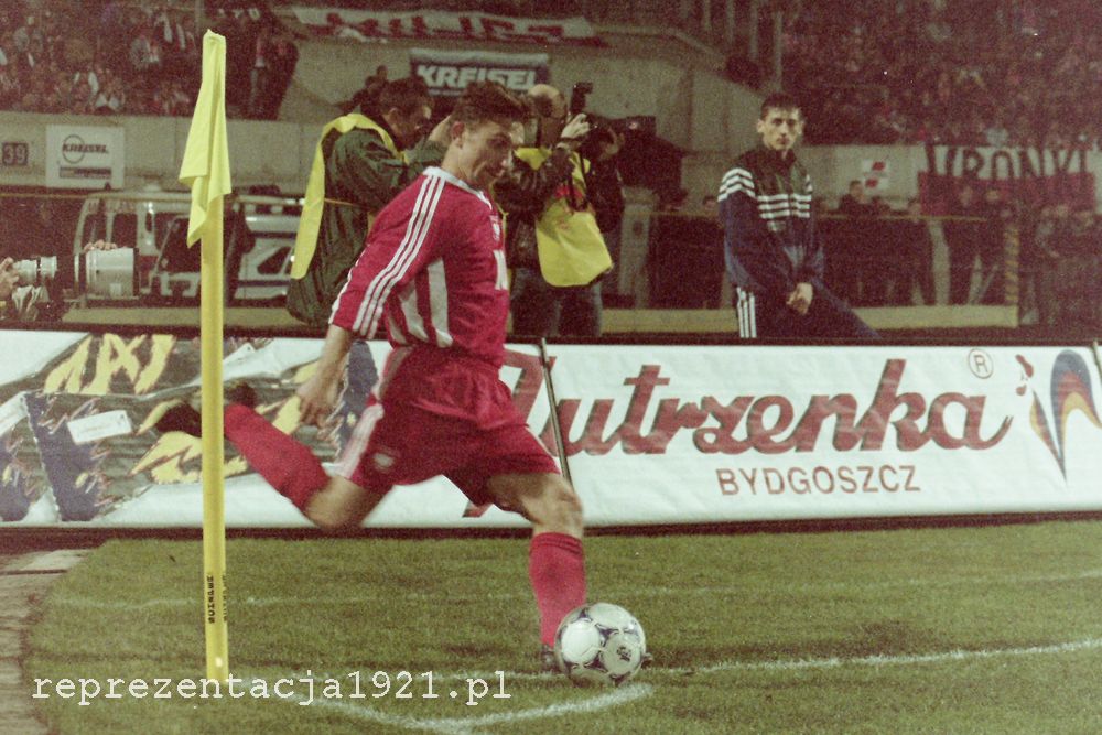 Jerzy Brzęczek już w 3 min. meczu z Brazylią pięknym technicznym strzałem zza pola karnego pokonał Zettiego. Fot. Maciej Przygoda/FotoPrzygoda