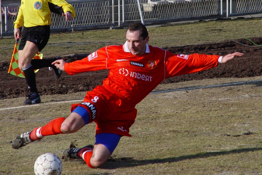 Jerzy Podbrożny był wówczas na pierwszych stronach gazet, imponował formą, dzięki której trafił do Lecha Poznań. Niestety, na turnieju Marlboro Cup zawiódł trenera Lesława Ćmikiewicz. Fot. Maciej Przygoda/FotoPrzygoda